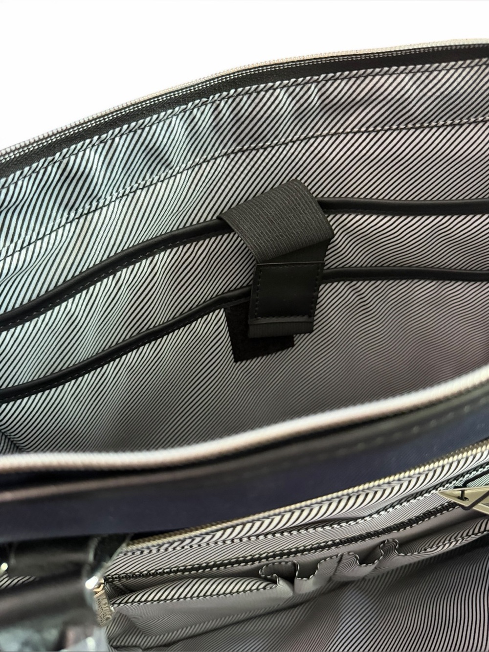 NWT Reaction Kenneth Cole Chelsea Navy Quilted Tote with Gold Trim - Picture 4 of 16